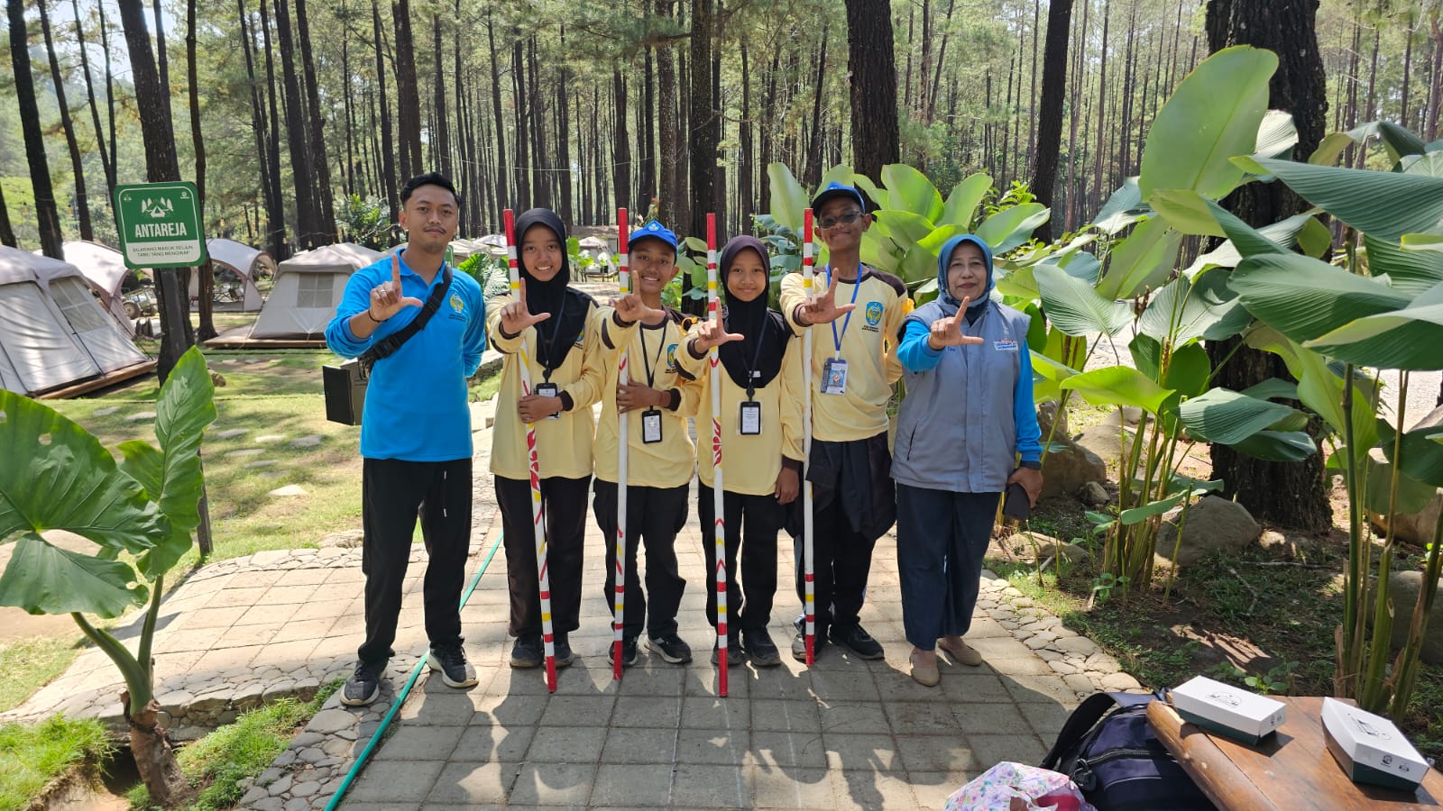 Menyatu dengan Alam, Meraih Prestasi: Keseruan SMPN 1 Kertosono di Kemah Literasi dan Numerasi Nganjuk 2026